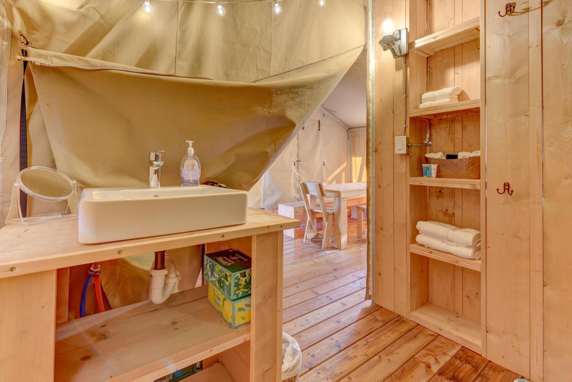 Готель 12 Fires Luxury Glamping With Heating #1 Джонсон-Сіті Екстер'єр фото